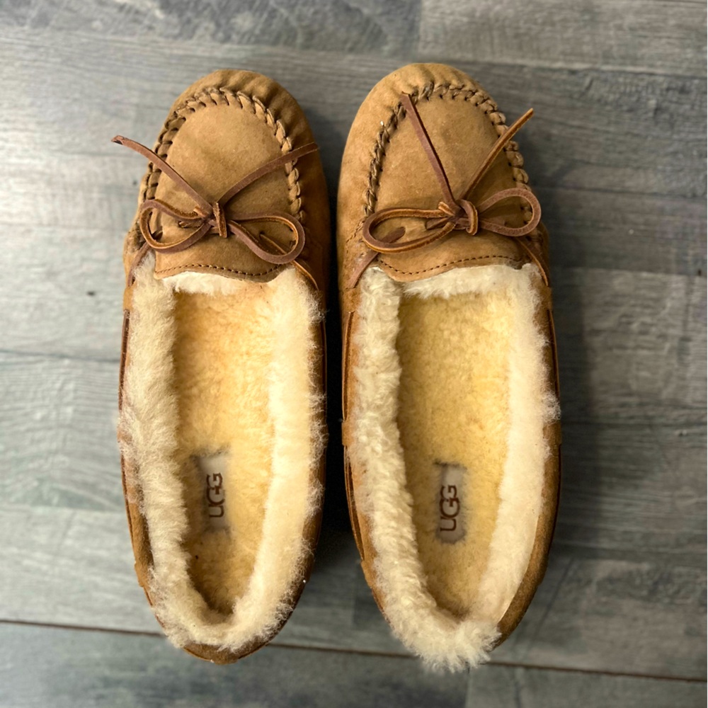 UGG CHESTNUT MOCCASINS